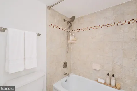 $299,000 | 5300 Columbia Pike, Unit 214, Arlington, VA 22204