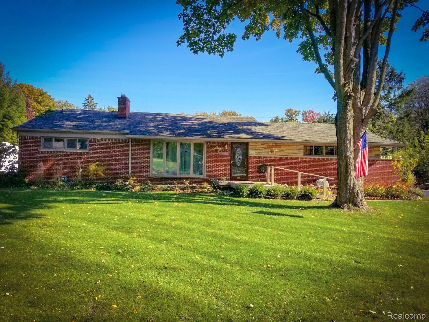 28350 Bayberry Road Farmington, MI 48331 - Photo 1 of 26 48057343-4055-40FD-AFE3-8EF41E88DCAC.jpeg
