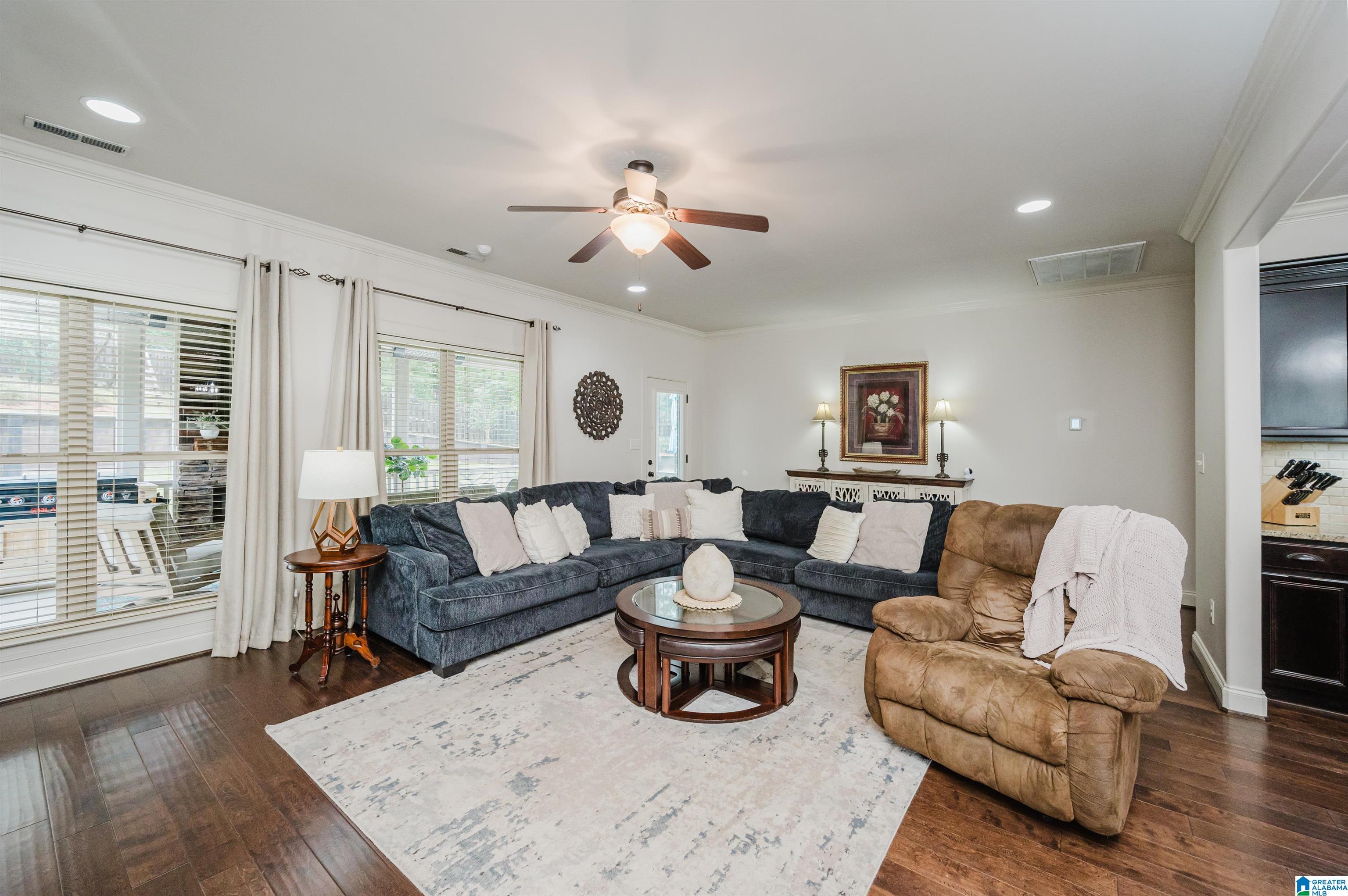 227 Dunrobin Cove Pelham, AL 35124 - Photo 9 of 54