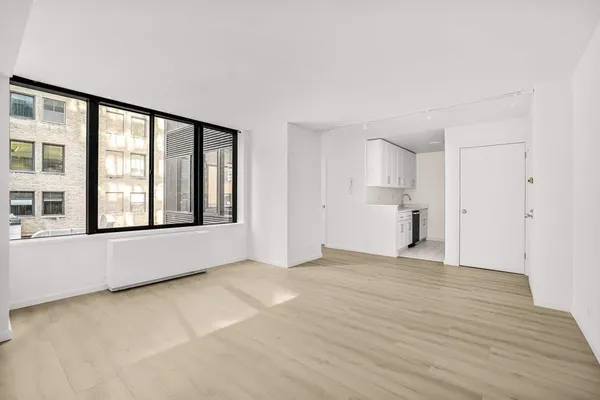 $995,000 | 445 5th Avenue, Unit 10H | Midtown South