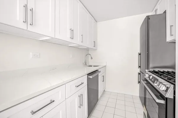 $995,000 | 445 5th Avenue, Unit 10H | Midtown South