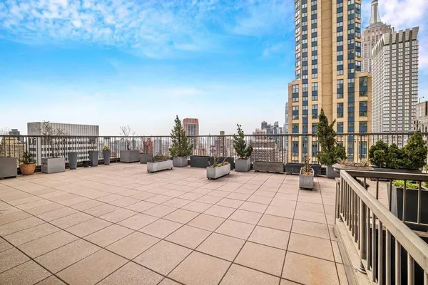 $995,000 | 445 5th Avenue, Unit 10H | Midtown South