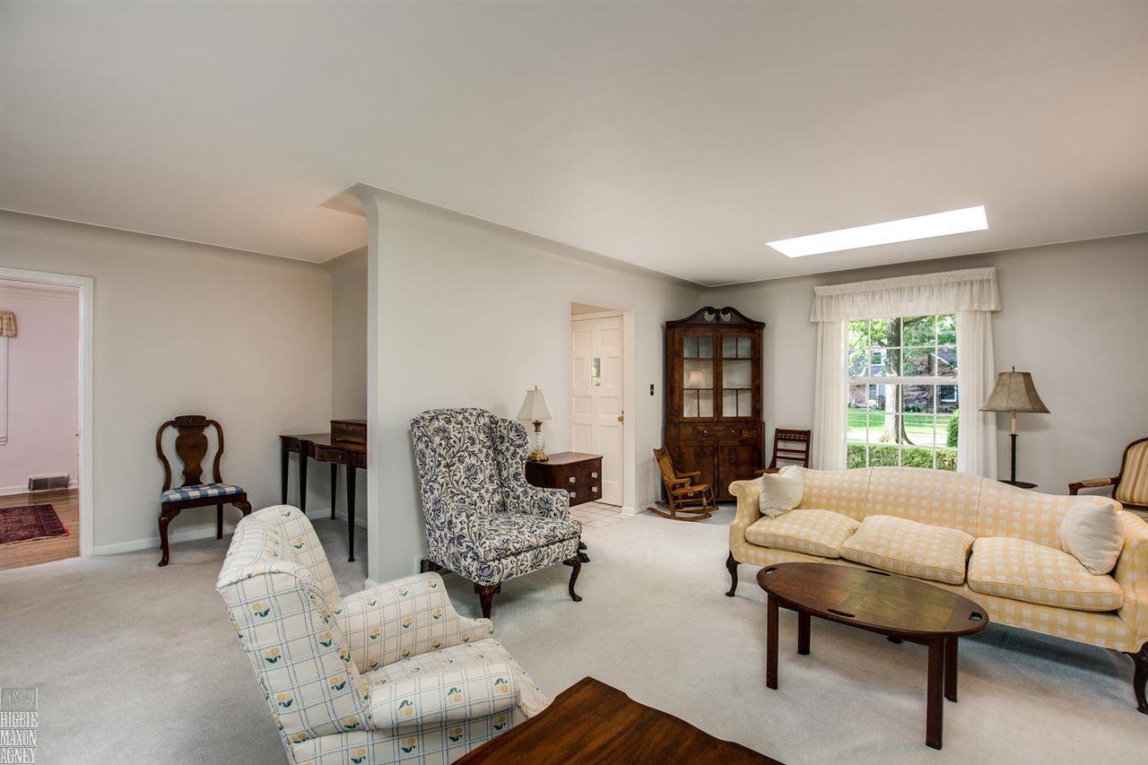 316 Lothrop Road Grosse Pointe, MI 48236 - Photo 3 of 26 31299898-2.JPG