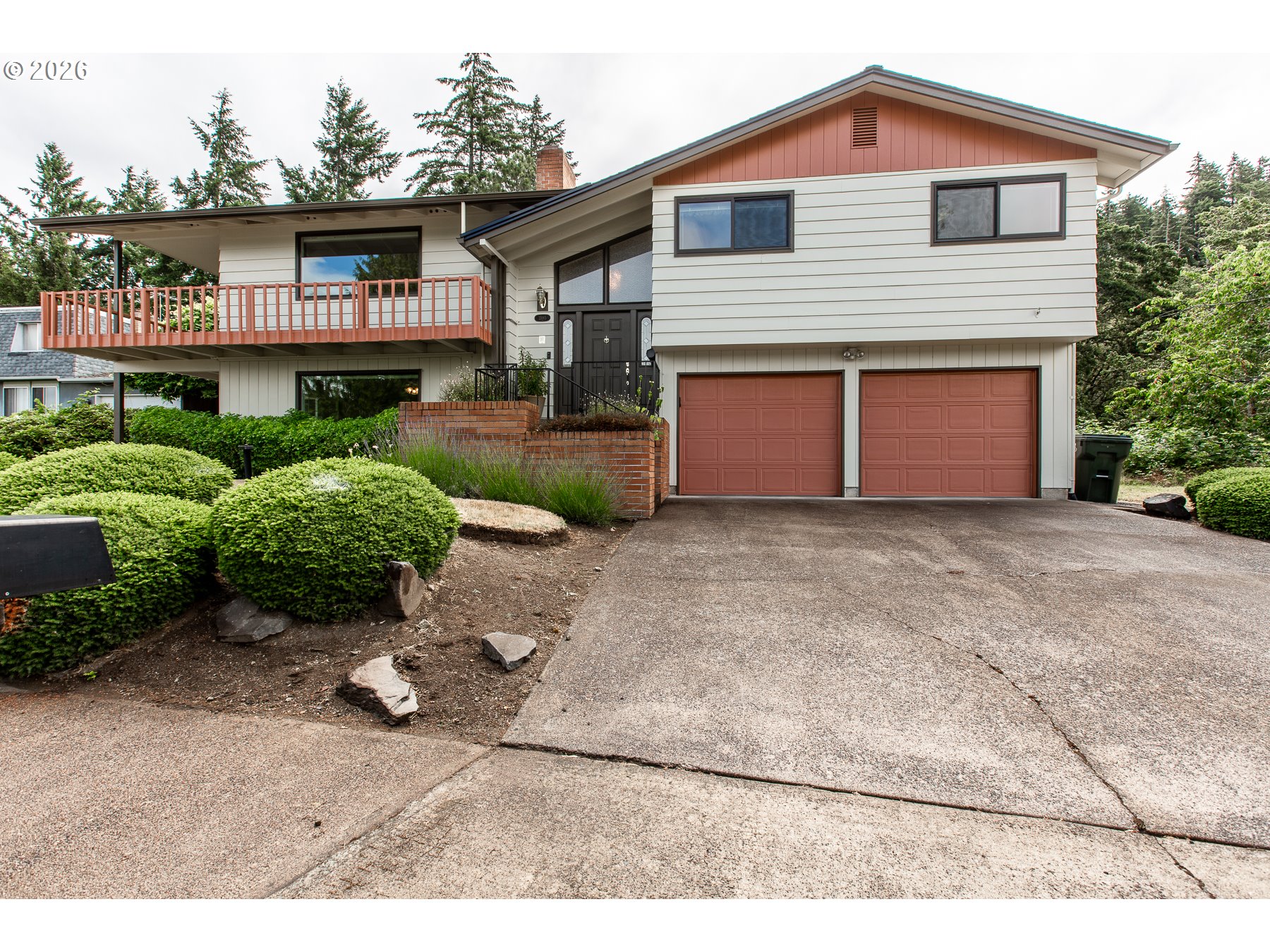3985 University Street Eugene, OR 97405 - Photo 1 of 46