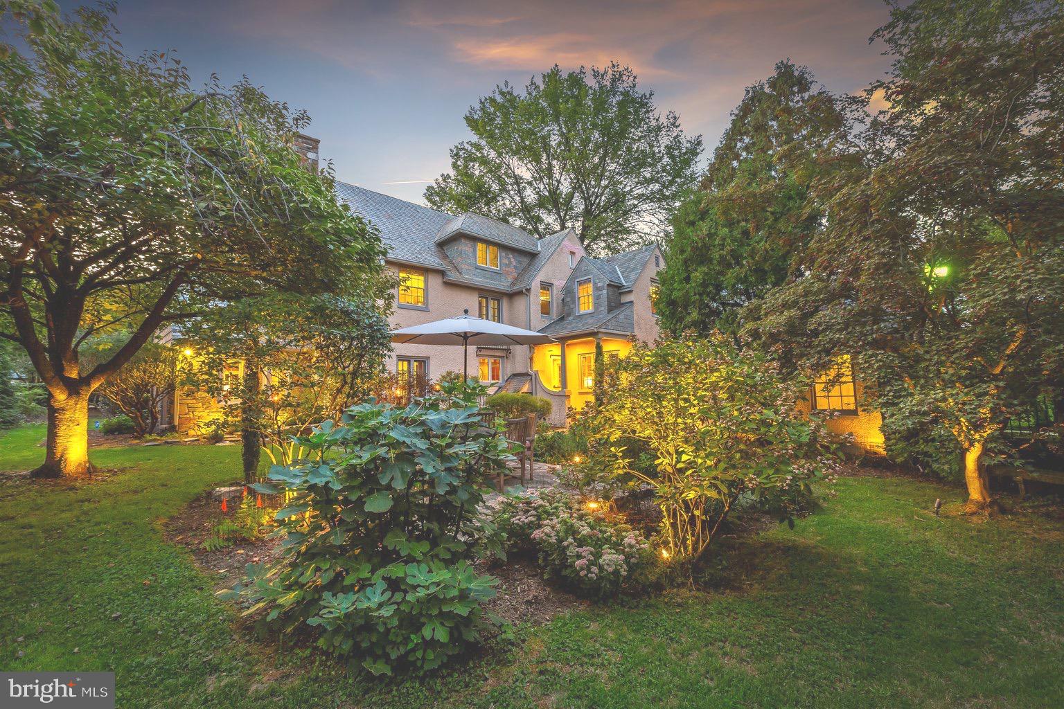 5507 Back yard at twilight, simply magical