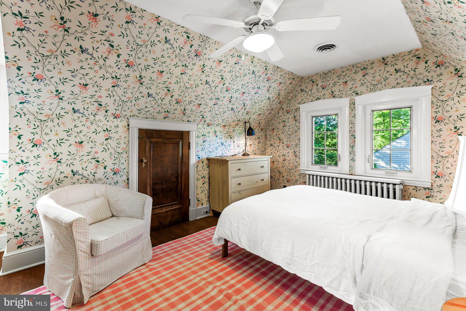 5507 Roland Avenue Baltimore, MD 21210 - Photo 53 of 87 a bedroom with a bed and a couch