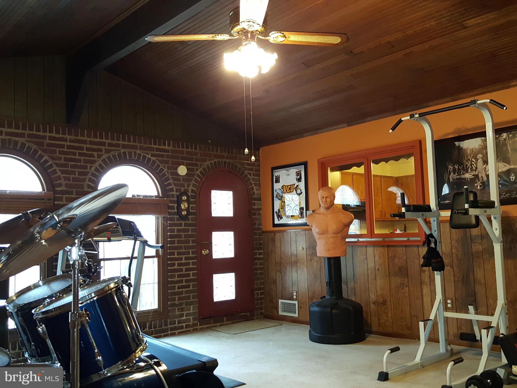 6578 Kelly Road Warrenton, VA 20187 - Photo 20 of 30 Family Room