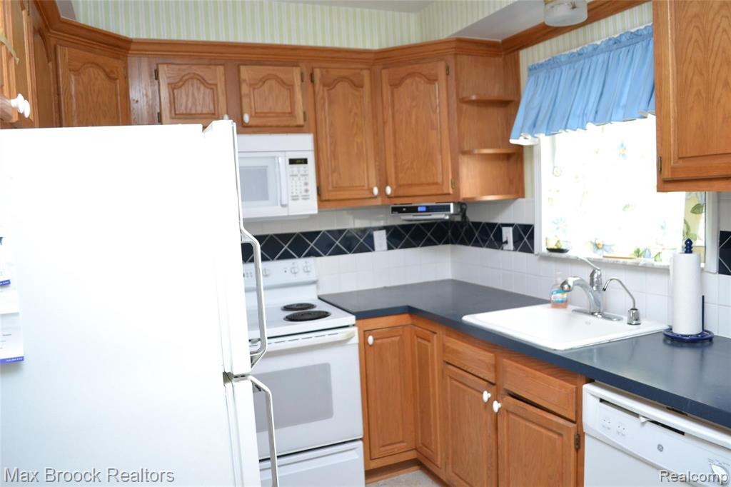 1198 Columbia Road Berkley, MI 48072 - Photo 7 of 20