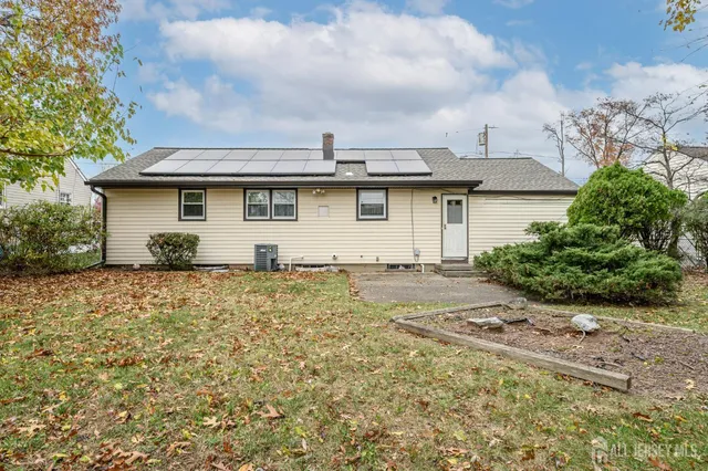 a view of a house with backyard and garden