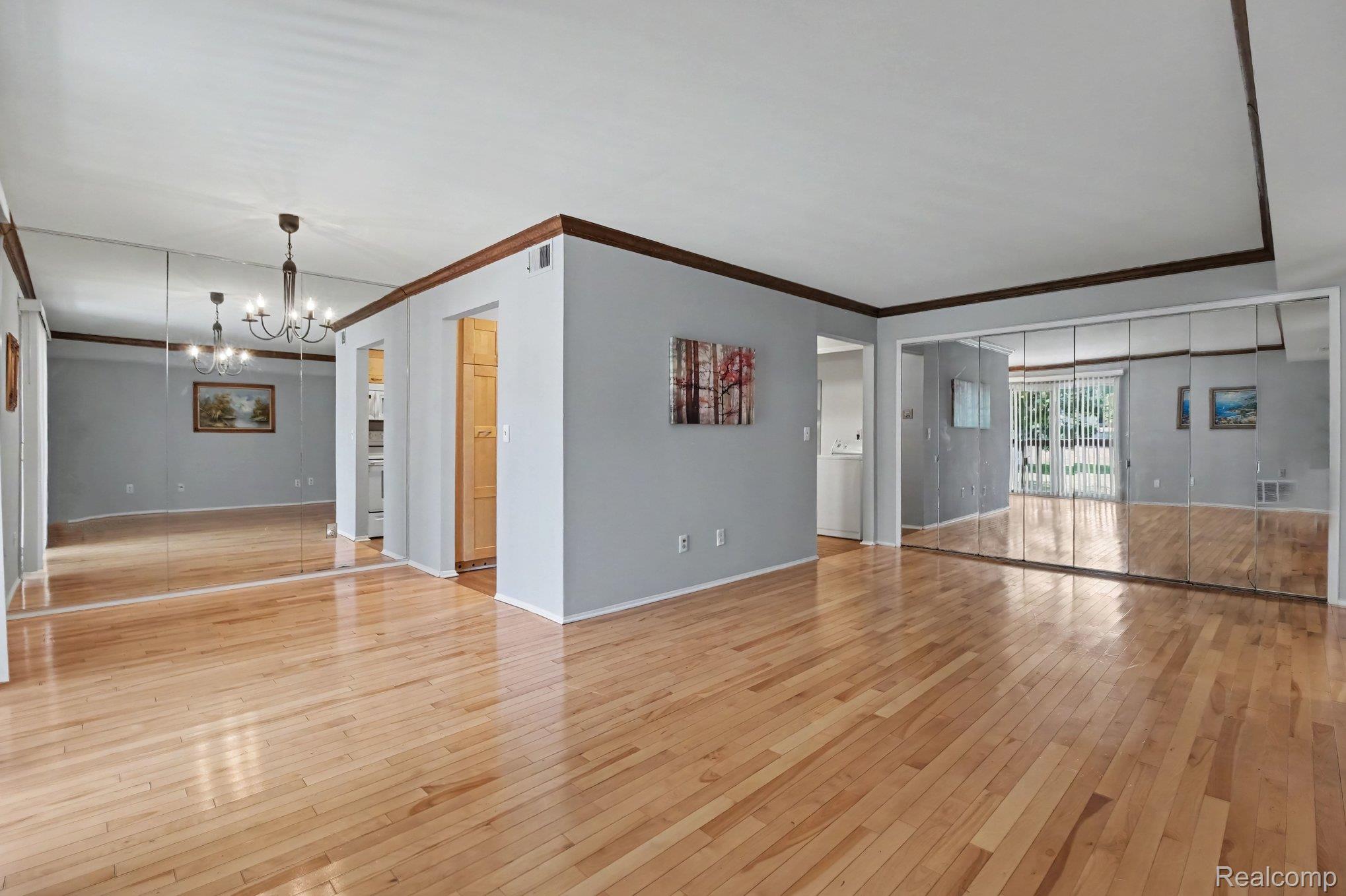29890 West 12 Mile Road, Unit 907 Farmington, MI 48334 - Photo 5 of 18 007_file_9048.jpg