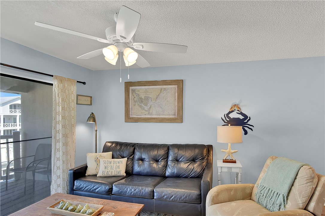 1524 Wood Avenue, Unit 303 St. Simons Island, GA 31522 - Photo 6 of 27 Living area