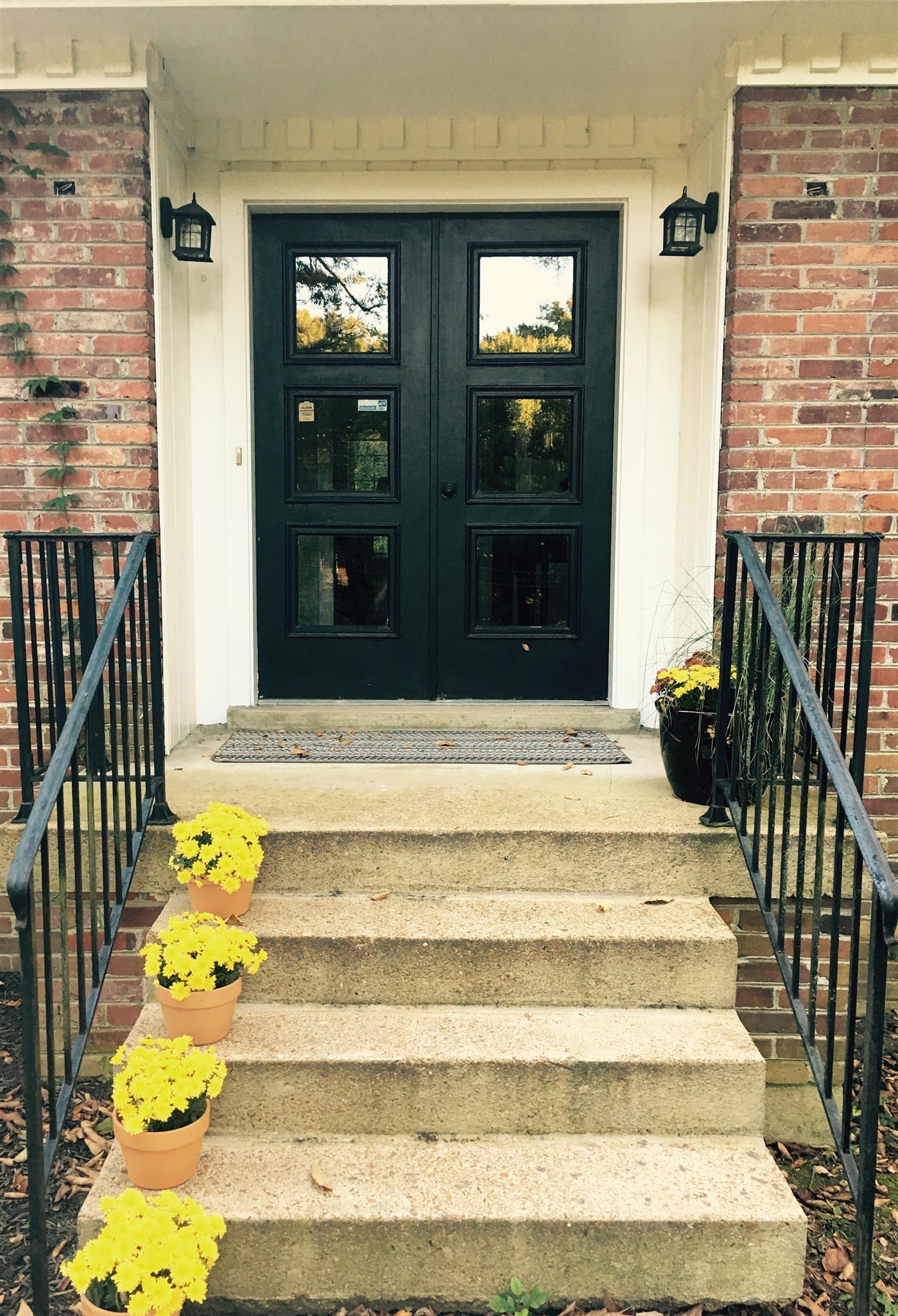 5729 Knob Road Nashville, TN 37209 - Photo 1 of 24 Gallery Image 1