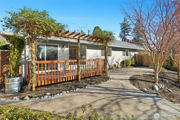 $725,000 | 19424 2nd Drive Southeast, Unit B, Bothell, WA 98012