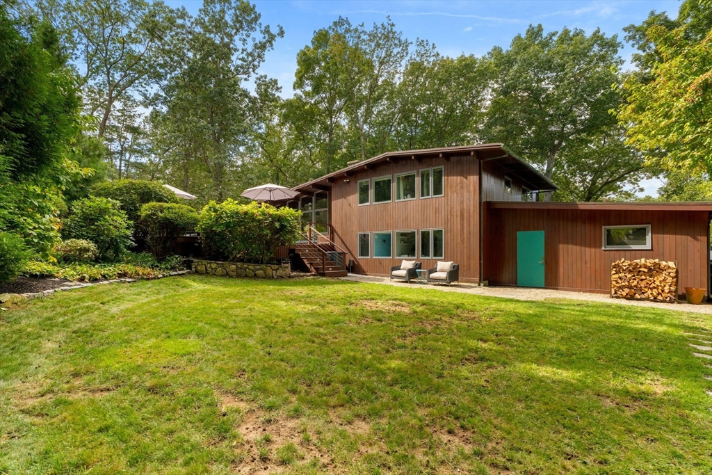 25 Rockwood Road Hingham, MA 02043 - Photo 31 of 32 a front view of a house with a garden
