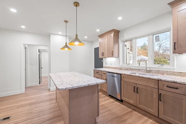 $3,100 | 62 Locust Street, Unit 1, Winthrop, MA 02152