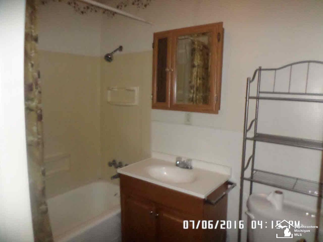 15510 Dayton Road Monroe, MI 48161 - Photo 25 of 37 21186605-24.JPG