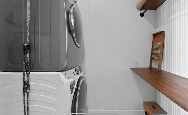 a view of walk in closet