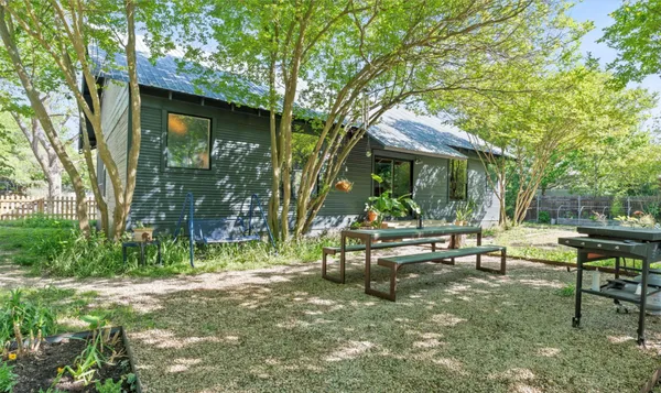 a view of a backyard with plants