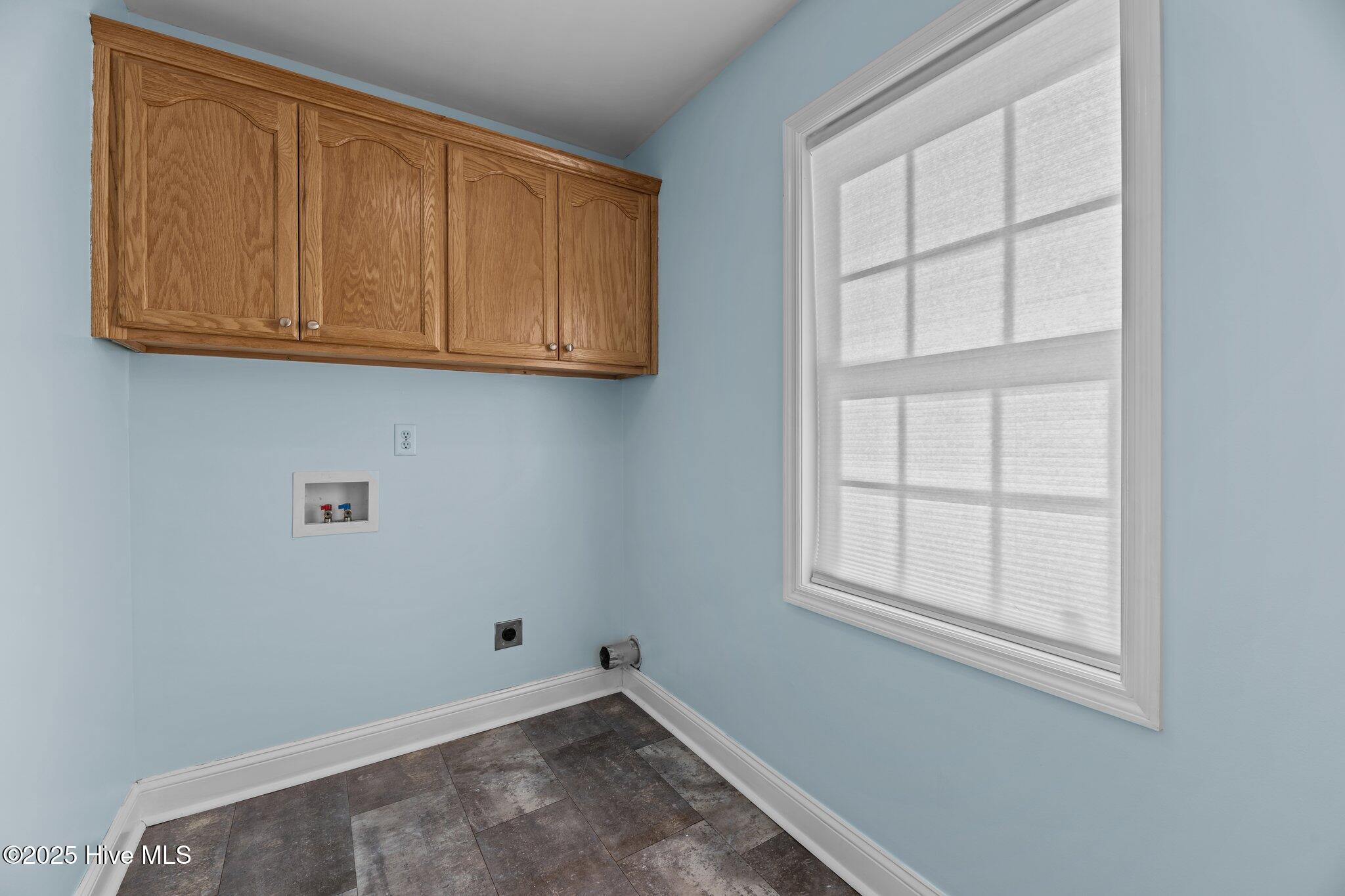 311 Conner Grant Road New Bern, NC 28562 - Photo 17 of 43 Laundry room