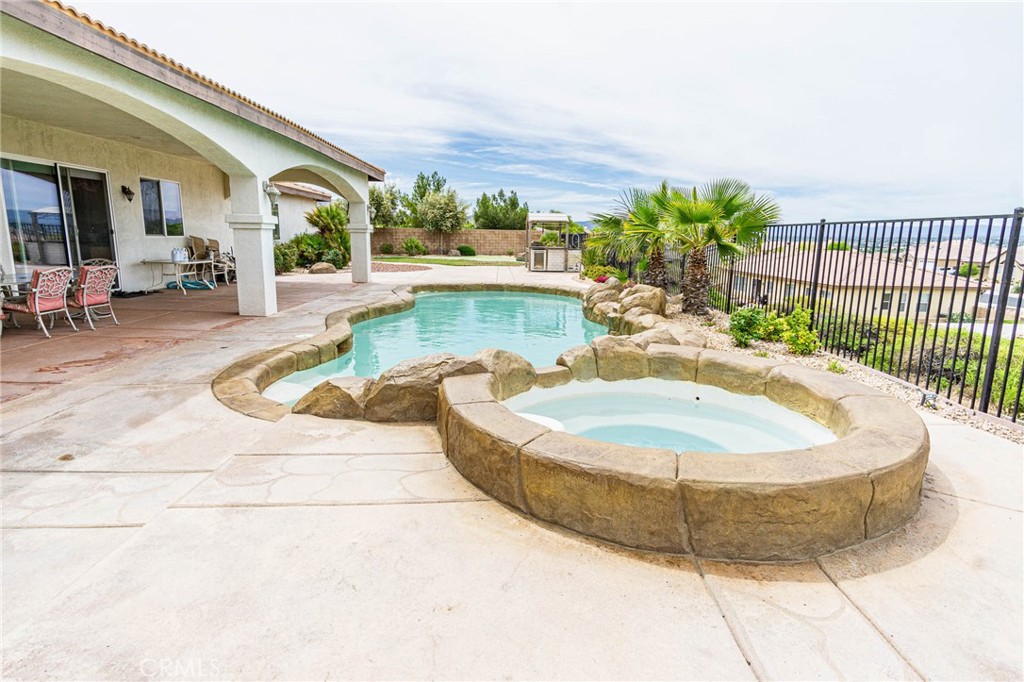 12348 Winesap Road Apple Valley, CA 92308 - Photo 5 of 51