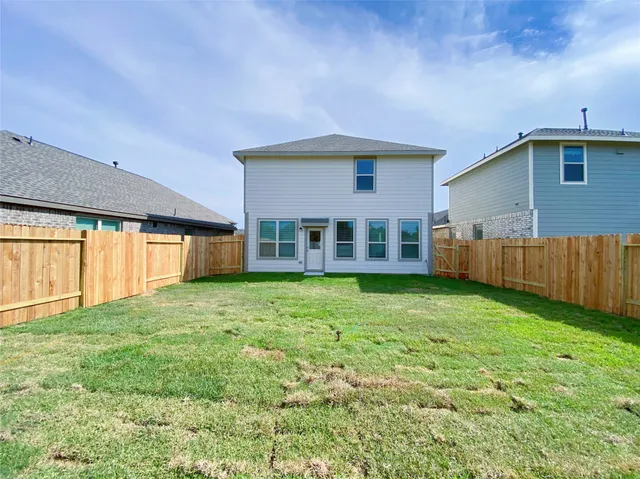 a view of a house with backyard and garden