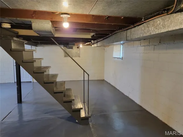 $1,200 | 617 Tesmore Place, St. Louis, MO 63135