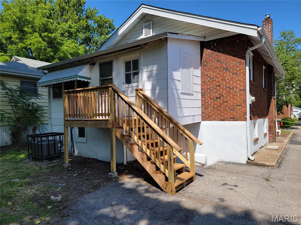 617 Tesmore Place St. Louis, MO 63135 - Photo 2 of 12