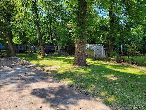 $1,200 | 617 Tesmore Place, St. Louis, MO 63135