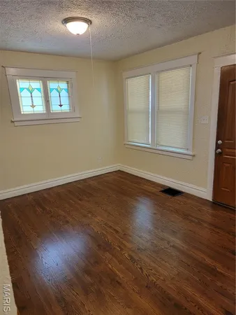 $1,200 | 617 Tesmore Place, St. Louis, MO 63135