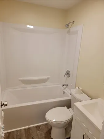 $1,200 | 617 Tesmore Place, St. Louis, MO 63135