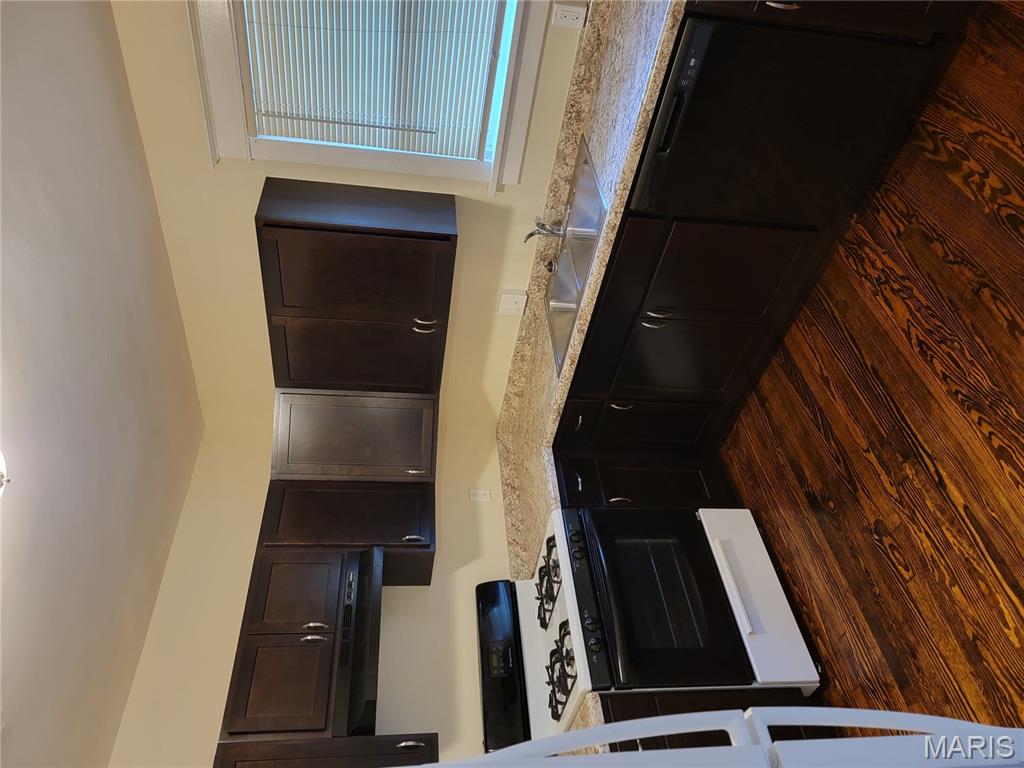 617 Tesmore Place St. Louis, MO 63135 - Photo 9 of 12