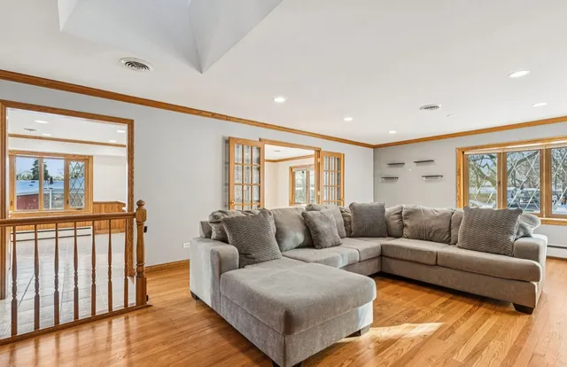 $599,000 | 2945 South Scott Street, Des Plaines, IL 60018