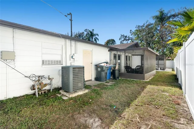 a bench sitting in middle of a yard