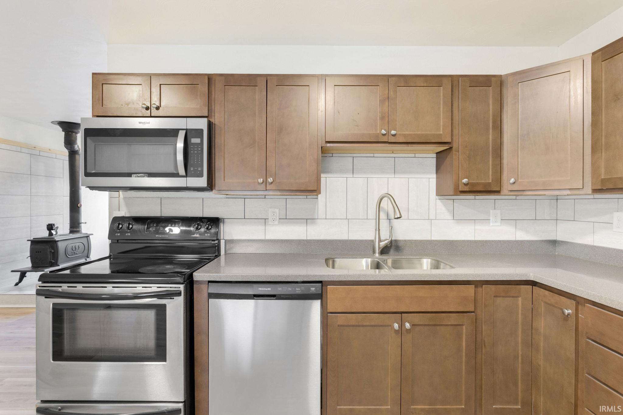 11814 Edison Road Osceola, IN 46561 - Photo 6 of 31