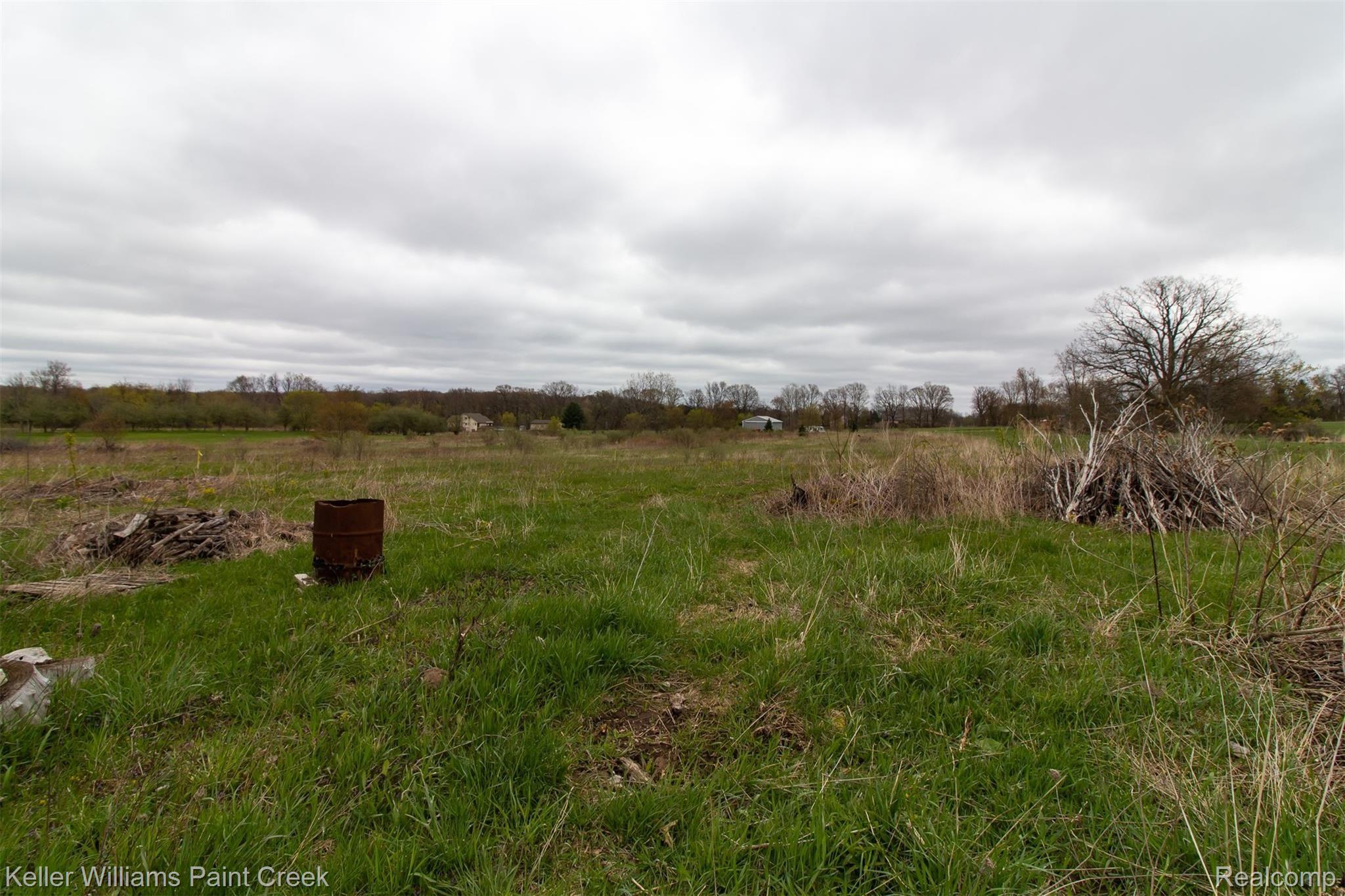 8950 Hickory Ridge Road Holly, MI 48442 - Photo 45 of 49 HickoryRidgeRd_8950_Back_04.jpg