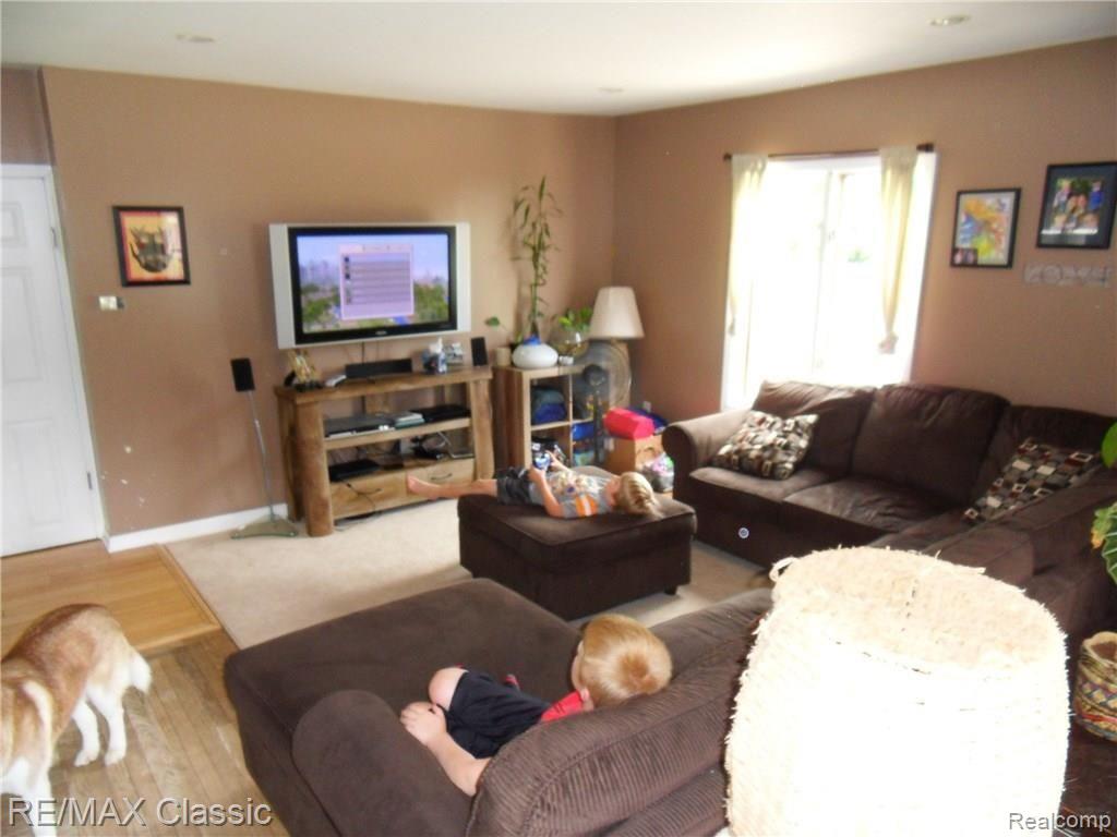 2412 West Auburn Road Rochester Hills, MI 48309 - Photo 7 of 15