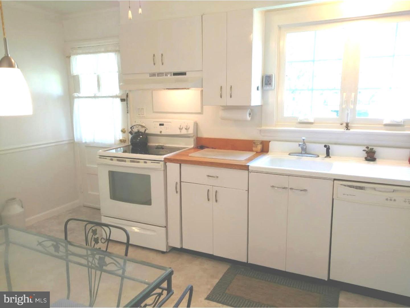 900 Jamestown Road Broomall, PA 19008 - Photo 8 of 25 Kitchen