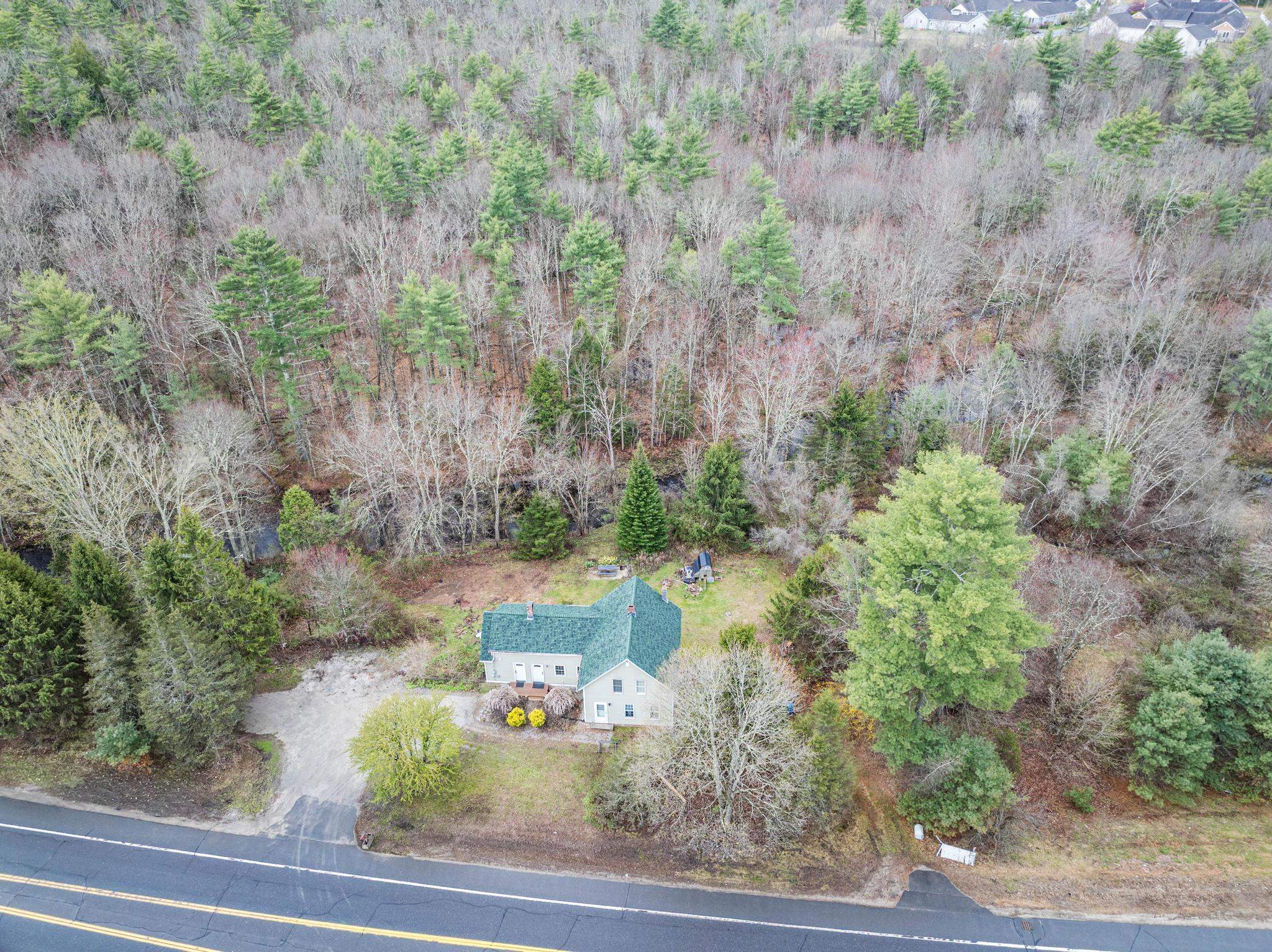 1685 Dover Road Epsom, NH 03234 - Photo 2 of 34