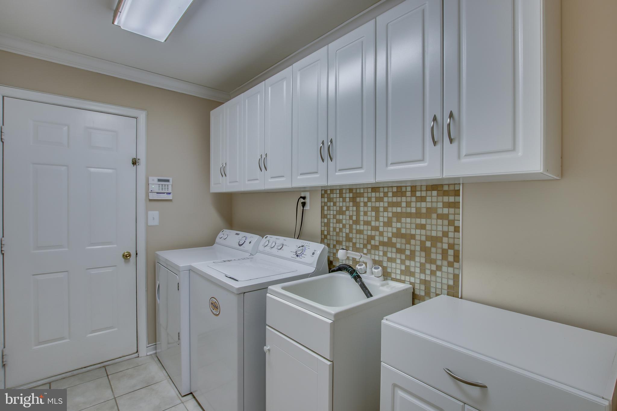 3359 Manor Road Huntingdon Valley, PA 19006 - Photo 14 of 32 Laundry Room