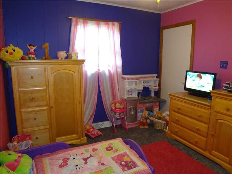 384 Gillespie Road Dawson, PA 15428 - Photo 14 of 25 Bedroom. Another Bedroom with lots of room for furniture.