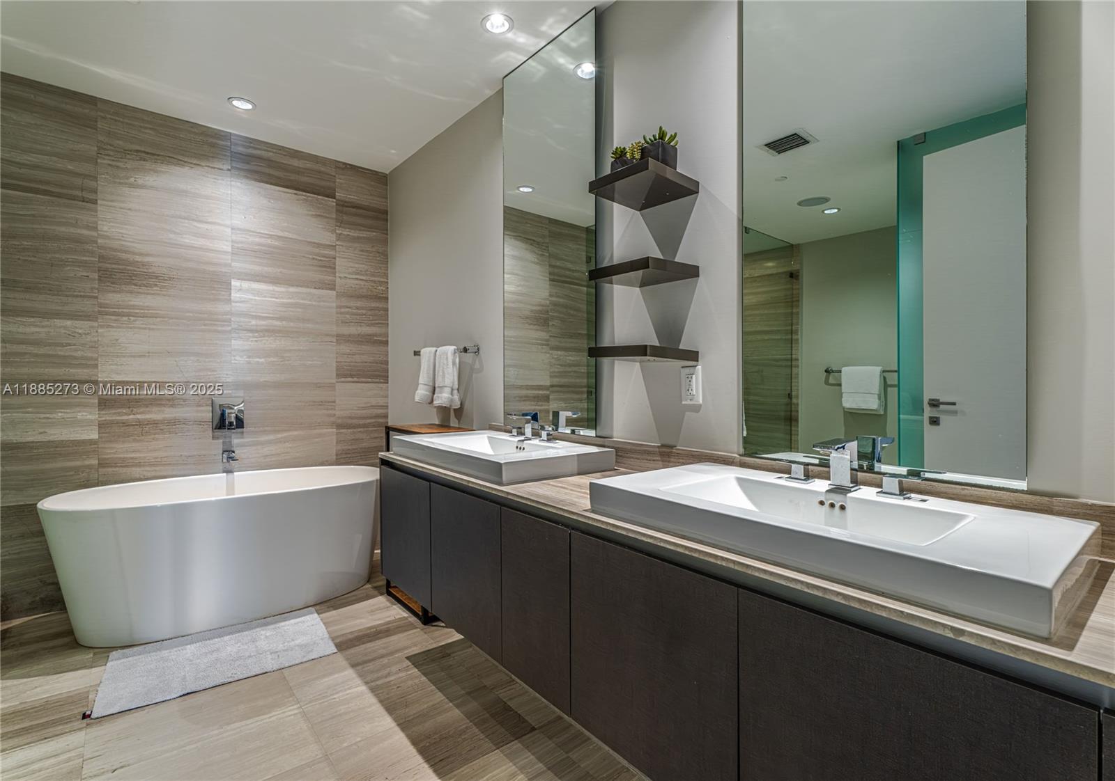 3250 Northeast 188th Street, Unit 603 Aventura, FL 33180 - Photo 21 of 47