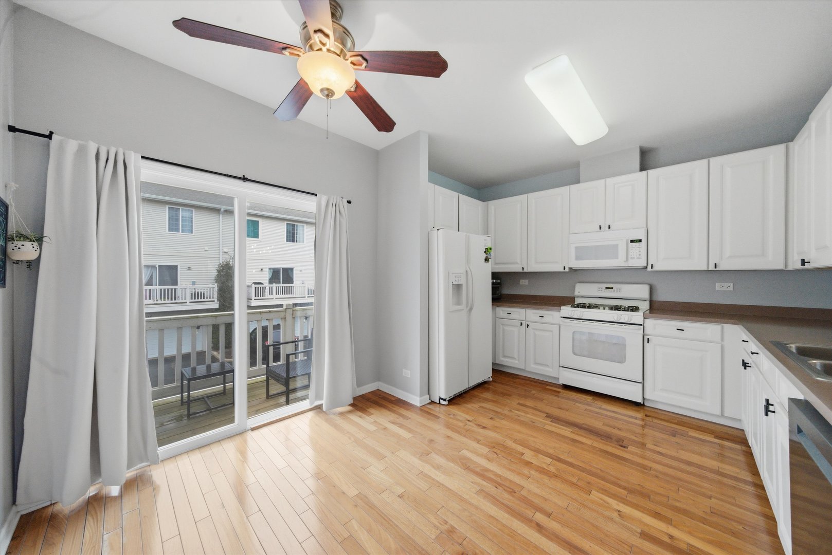 616 South Rosehall Lane, Unit 616 Round Lake, IL 60073 - Photo 10 of 29