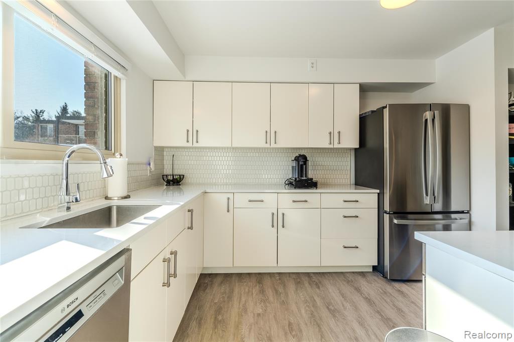 4045 West Maple Road, Unit C101 Bloomfield Hills, MI 48301 - Photo 8 of 27
