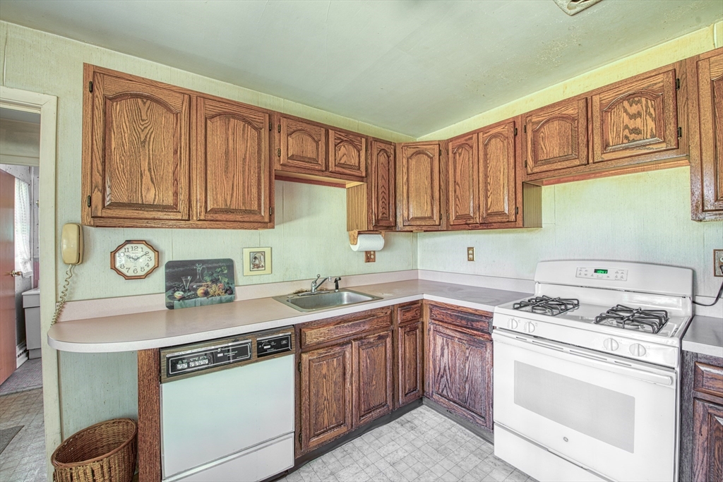 2 Robs Lane Sharon, MA 02067 - Photo 3 of 27 Gallery Image 3