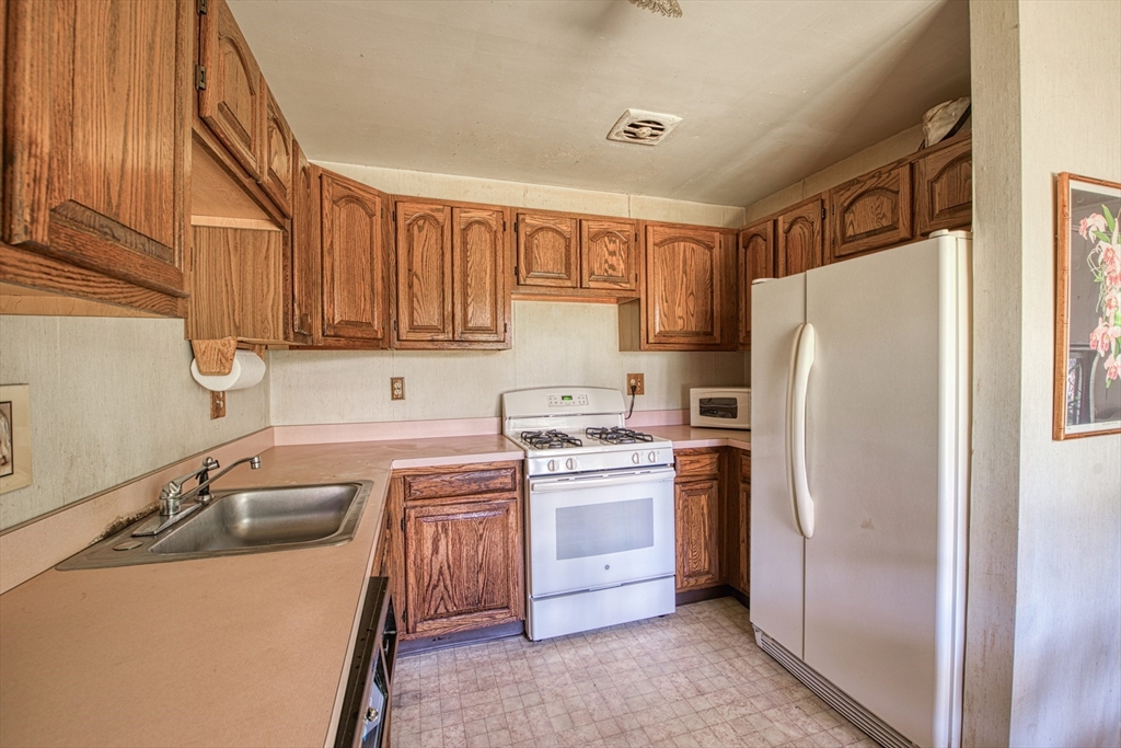 2 Robs Lane Sharon, MA 02067 - Photo 4 of 27 Gallery Image 4
