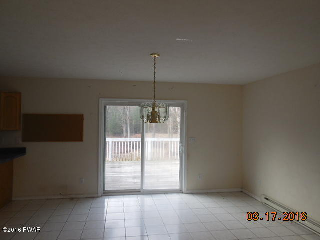 124 Ridgewood Court Greeley, PA 18425 - Photo 6 of 12 Dining