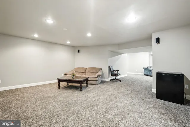 a view of a house with backyard and trees
