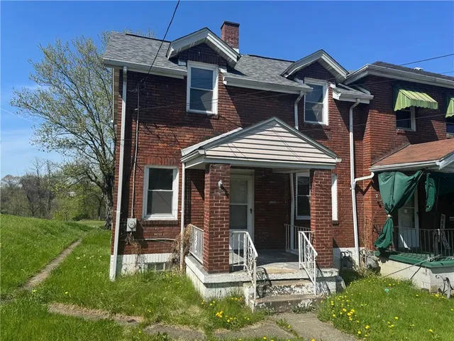$1,050 | 877 Vankirk Street, Clairton, PA 15025