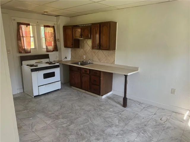 $1,050 | 877 Vankirk Street, Clairton, PA 15025