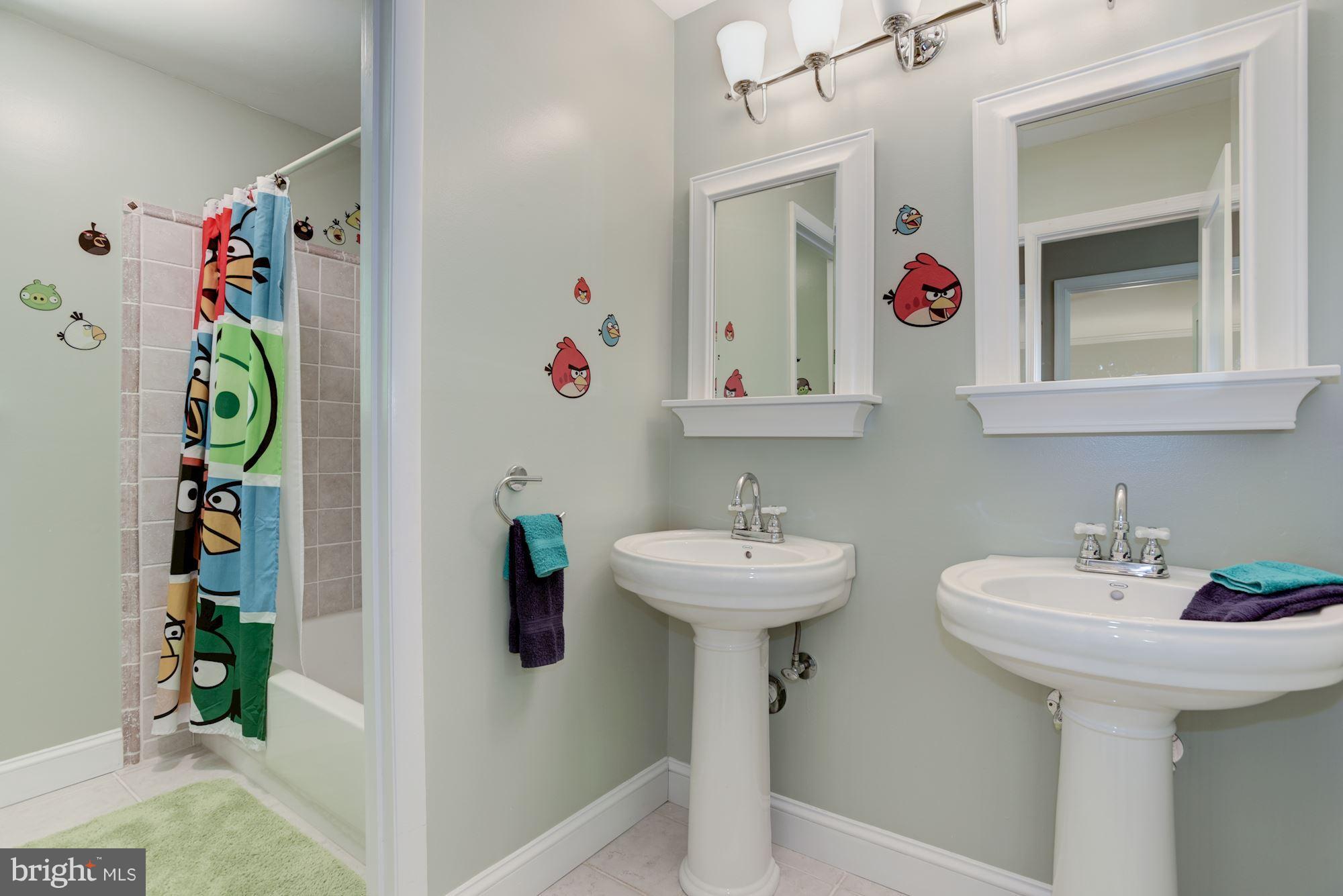 10718 Cross School Road Reston, VA 20191 - Photo 20 of 30 Bath